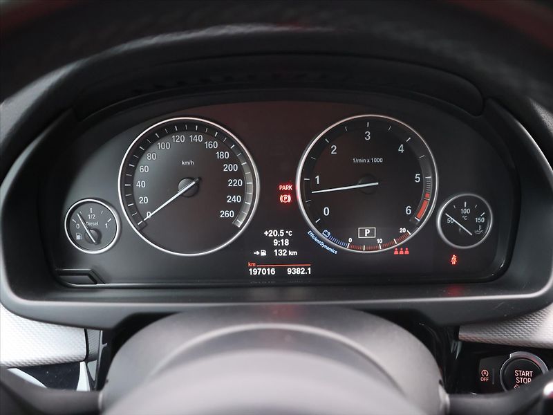 BMW X5 3,0 M50d 280kW CZ - fotka 16 z 35