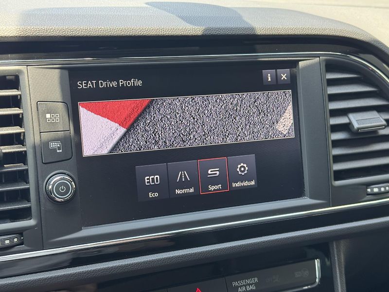Seat Leon (2018) 1.5TSi MAN FR Virtual PANO RZV - fotka 35 z 52