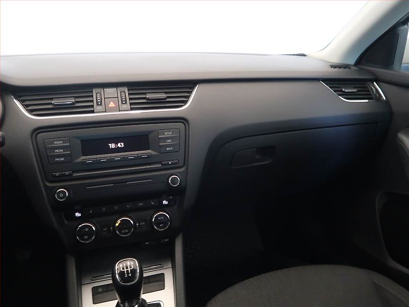 Škoda Octavia (2014) Elegance 1.6 TDI, Tempomat - fotka 8 z 14