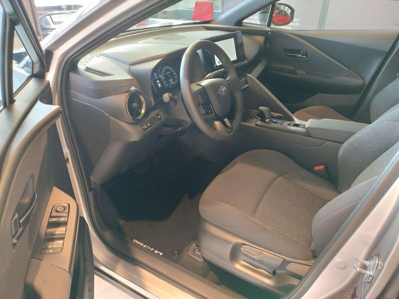 Toyota C-HR (2026) 1.8 FHEV COMFORT - 0% úrok - fotka 6 z 13