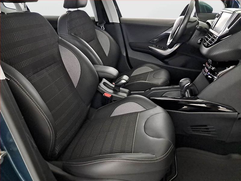 Peugeot 2008 (2018) 1.2 PureTech, Automat - fotka 9 z 20