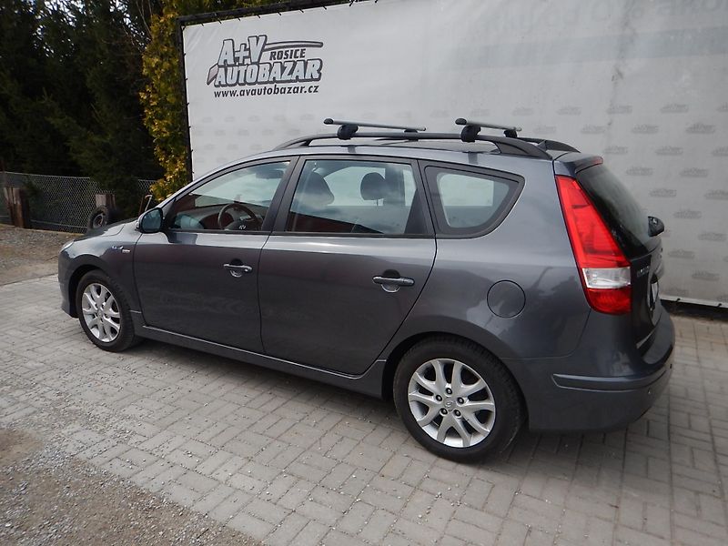 Hyundai i30 1.6 CRdi 85kw ,klima  OK - fotka 3 z 21