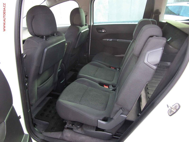 Peugeot 5008 (2015) 1.6 HDi, ČR, autoAC - fotka 10 z 21