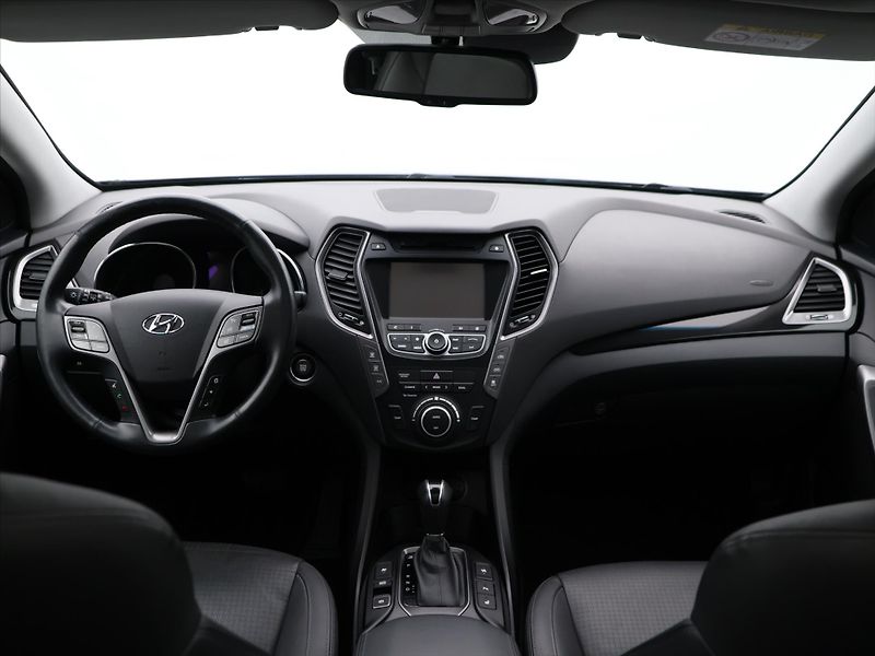 Hyundai Grand Santa Fe 2,2 CRDI 145kW CZ Luxury DPH - fotka 25 z 32