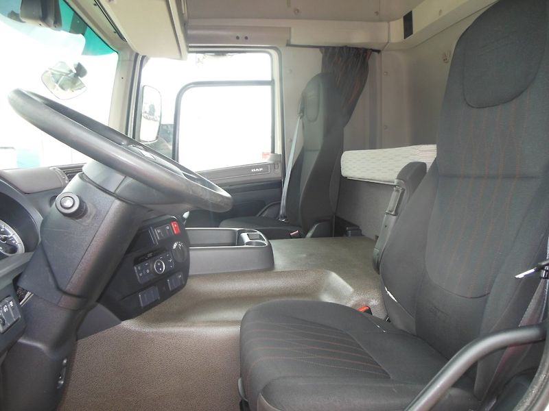 DAF CF 320, D-Hollandia 1500 kg, 19 P - fotka 25 z 34