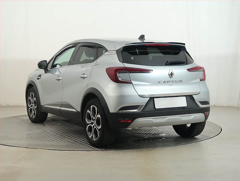 Renault Captur (2023) Limited 1.3 TCe, Kůže, Navi - fotka 4 z 16