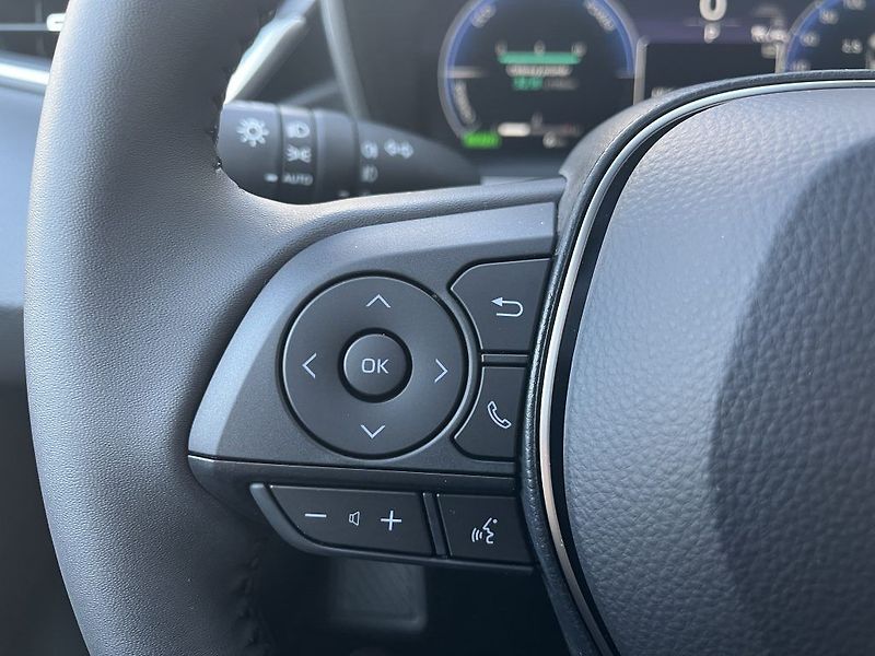 Toyota Corolla 1.8 hybrid Comfort - fotka 14 z 26
