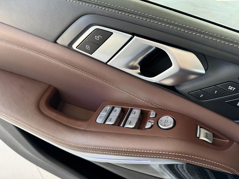BMW X7 40d xDrive*M-SPORT*REZERVACE! - fotka 40 z 57
