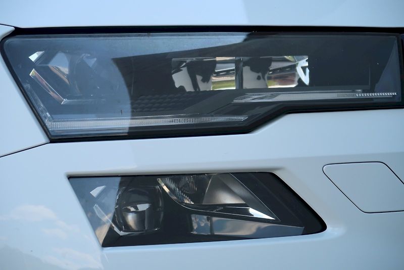 Škoda Karoq (2023) SPORTLINE 1.5 TSI 110 kW DSG - fotka 14 z 29