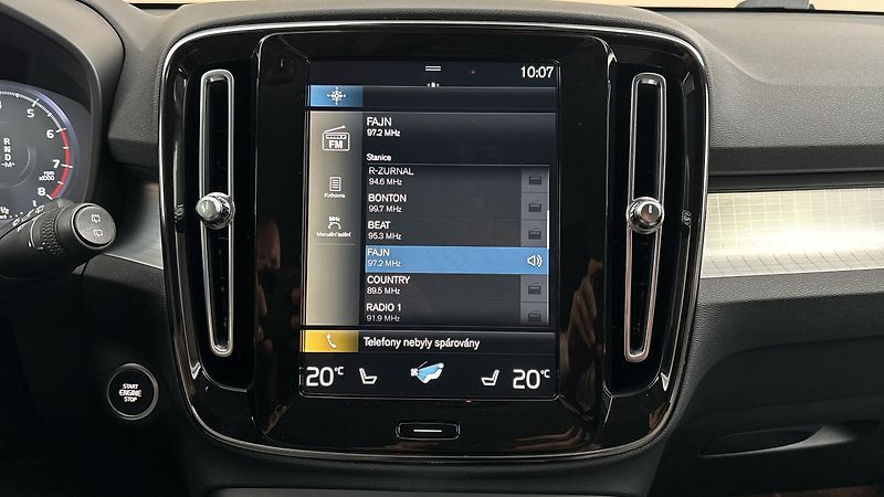 Volvo XC40 2.0 T3 AUT Momentum Pro - fotka 11 z 28