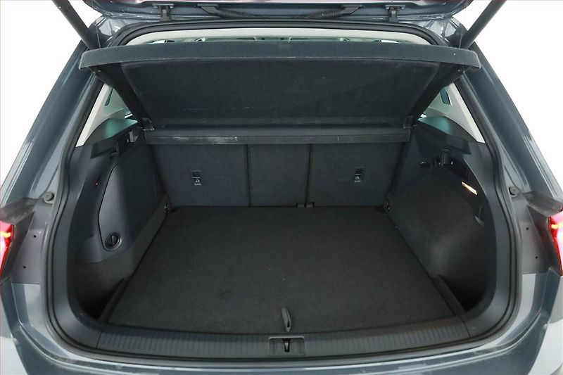 Volkswagen Tiguan (2021) Elegance 1.4 TSI eHybrid - fotka 22 z 23