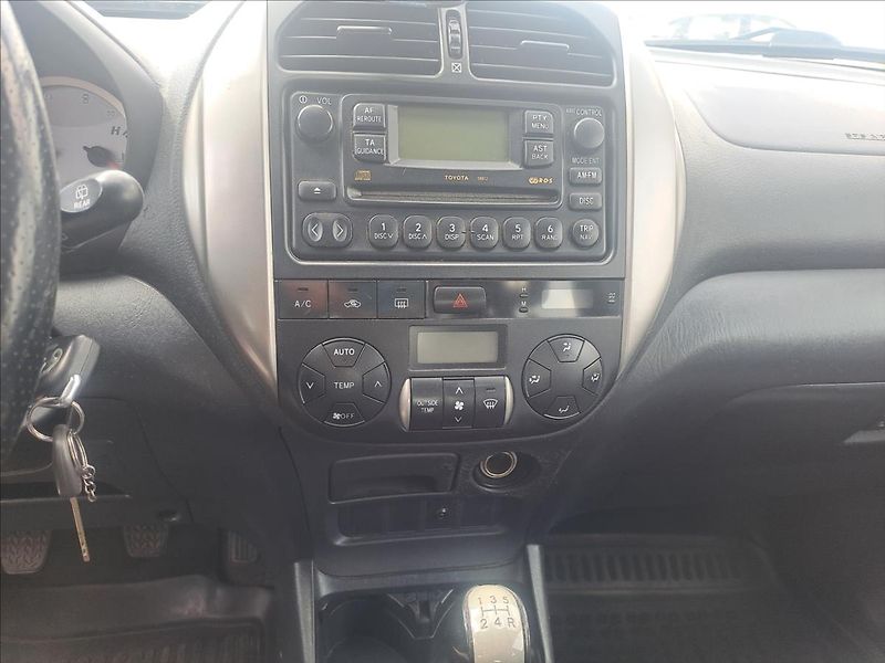 Toyota RAV4 2,0 D-4D 4x4 - fotka 12 z 13