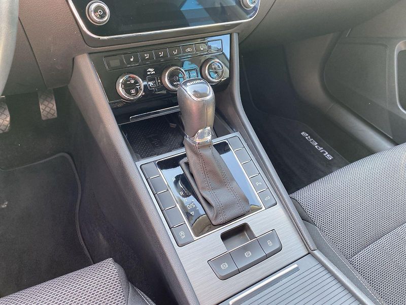 Škoda Superb (2023) Combi 2.0 TDI DSG Style - fotka 25 z 34