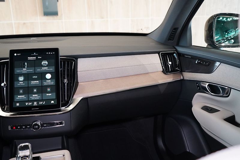 Volvo XC90 B5 AWD PLUS Dark, Vzduch, 360° - fotka 47 z 47