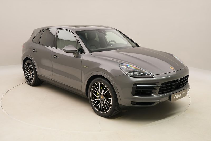 Porsche Cayenne E-HYBRID 250kW AWD AUT CZ - fotka 16 z 111