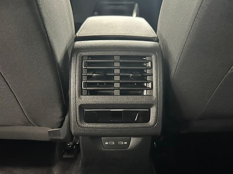 Volkswagen Golf (2023) 1.5 TGI Comfort AUT 2023 | Zár - fotka 24 z 58