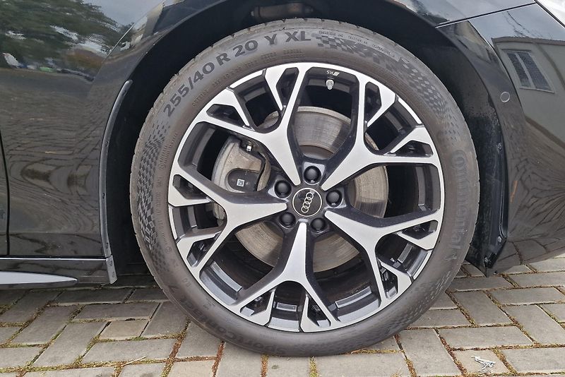 Audi A6 Avant (2025) quattro S-line Vzduch Pano Taž - fotka 26 z 52