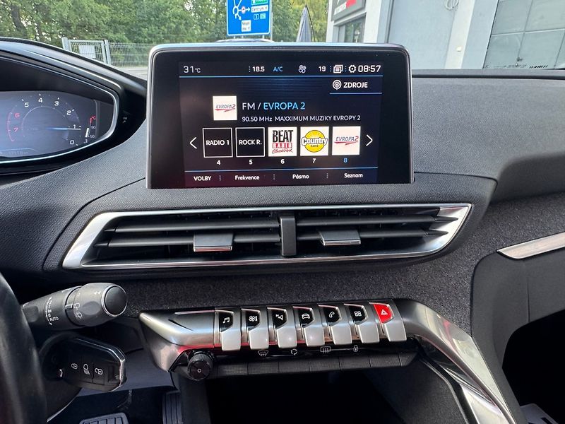 Peugeot 3008 (2017) 1.2 GT-line, automat - fotka 19 z 33