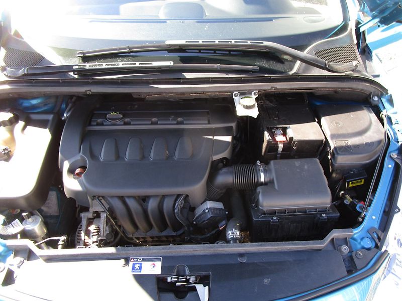 Peugeot 307 2,0-103KW-KABRIOLET-PĚKNÝ - fotka 23 z 28