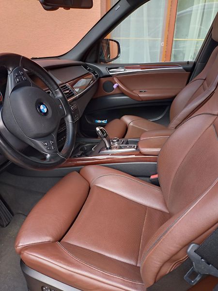BMW X5 (2010) M-packet - fotka 17 z 28