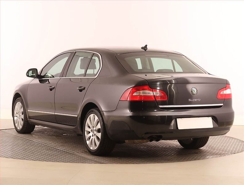 Škoda Superb (2011) Elegance 1.4 TSI, Navi, Xenony - fotka 4 z 23