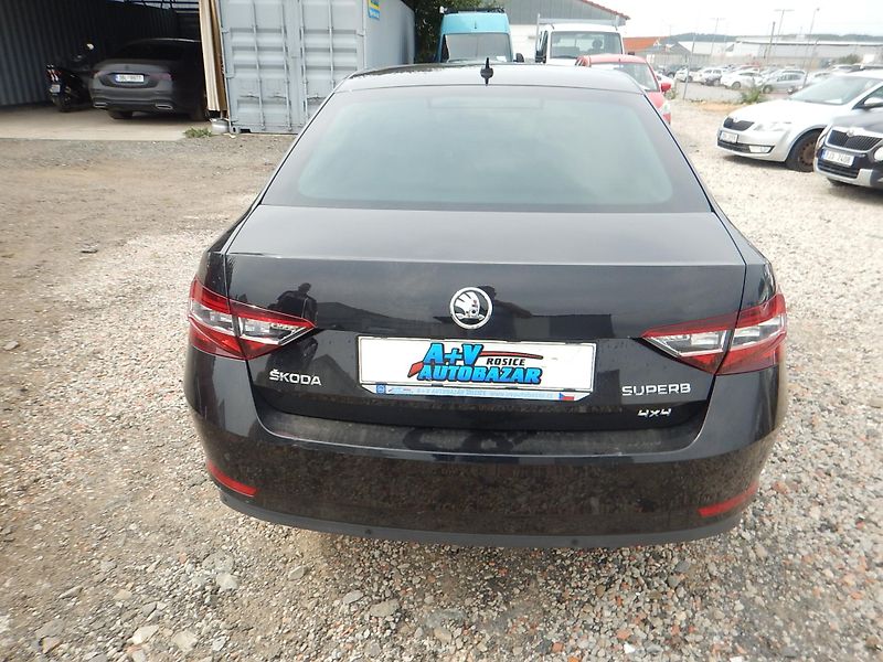 Škoda Superb 2.0 TDI, DSG, 4x4, TAŽNÉ - fotka 7 z 35