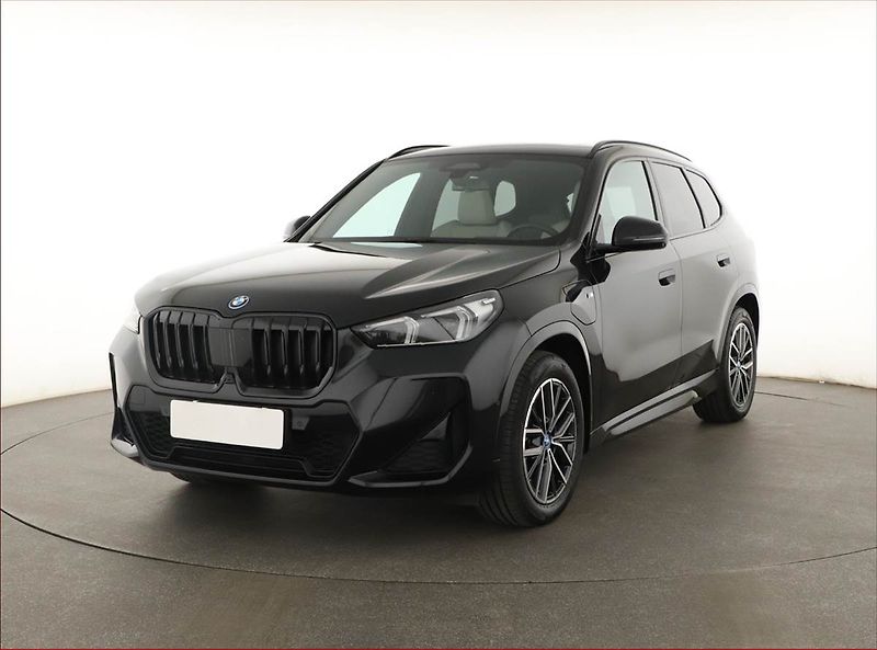 BMW X1 (2024) xDrive30e - fotka 2 z 20