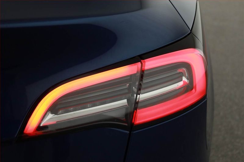 Tesla Model Y (2021) Long Range AWD 75kWh, SoH 93% - fotka 20 z 22