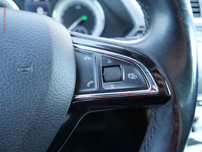 Škoda Superb (2015) 2.0TDi, 1.maj,ČR, L&K, DSG - fotka 19 z 25