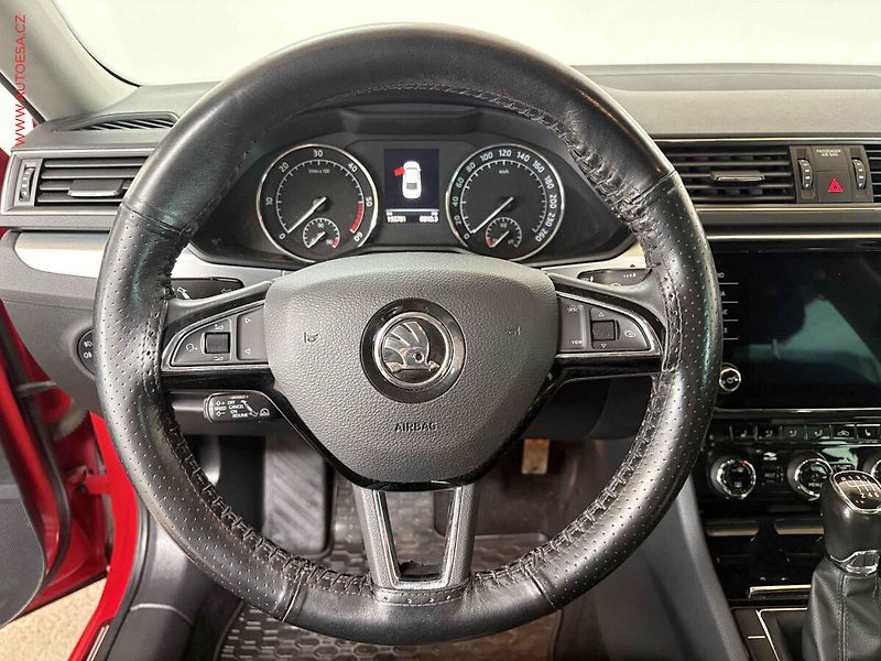 Škoda Superb (2018) 2.0 TDi, ČR, Ambition, xenon - fotka 16 z 19