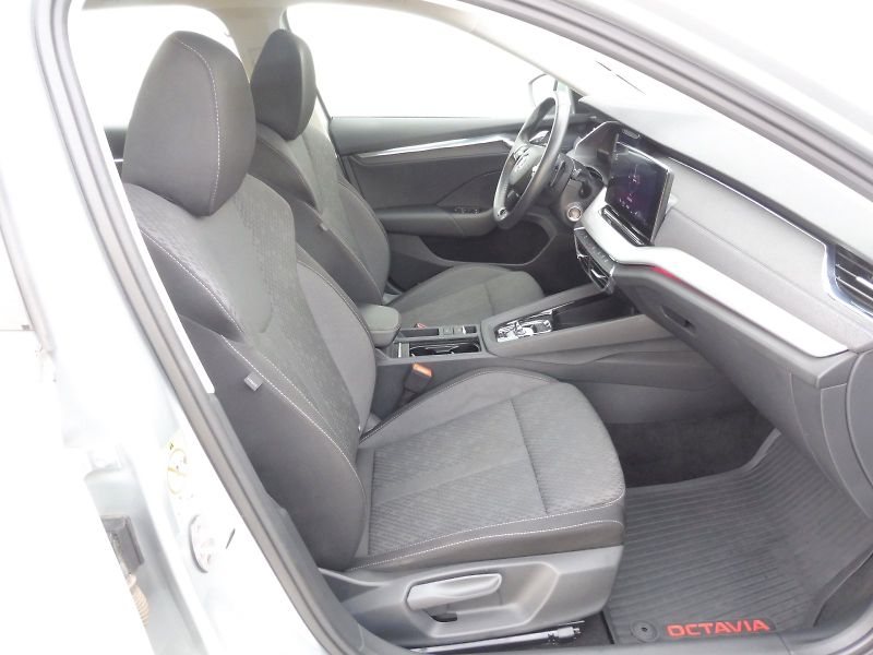 Škoda Octavia (2023) Combi Style 2,0 TDI 85kW DSG - fotka 9 z 28