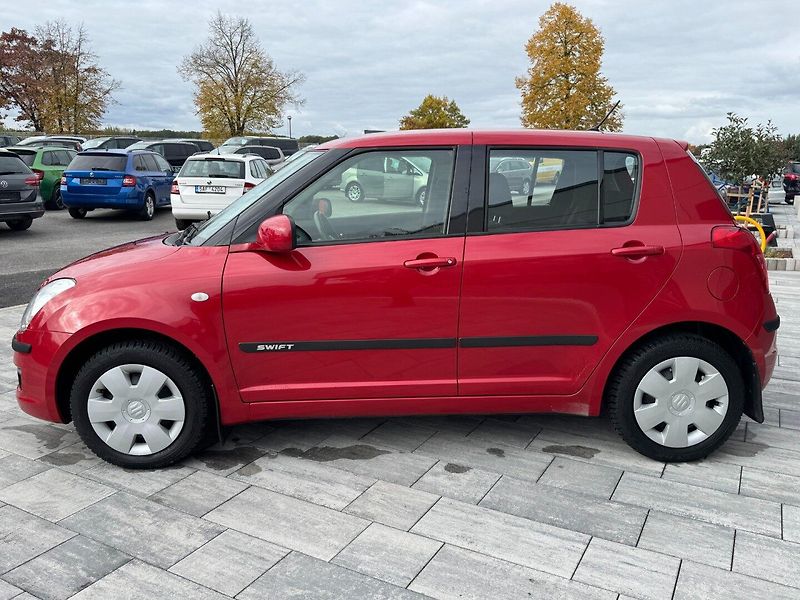 Suzuki Swift (2009) 1,3 i 66 Kw 4x4 - fotka 8 z 28