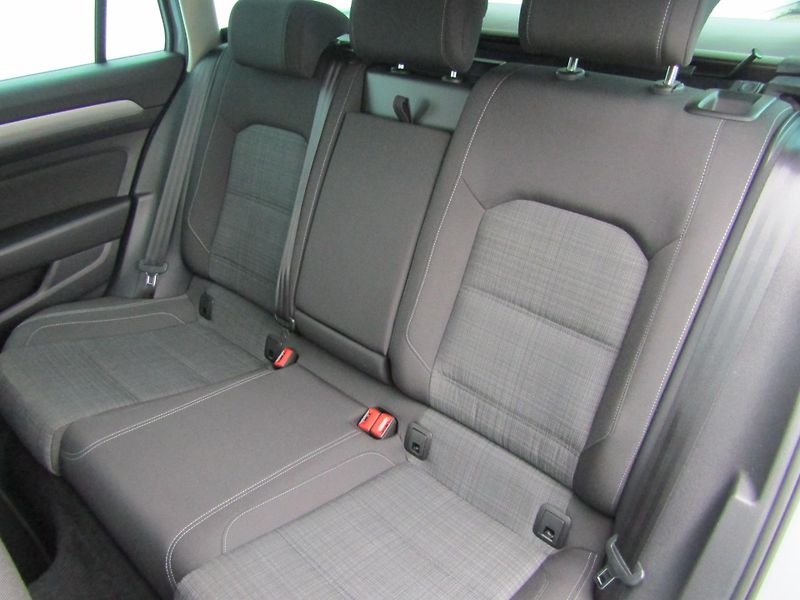 Volkswagen Passat Business 2.0 TDI 110KW DSG Var - fotka 23 z 30