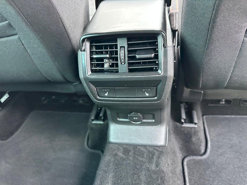 Škoda Karoq (2021) 1.0 TSI 81 kW Ambition - fotka 21 z 23