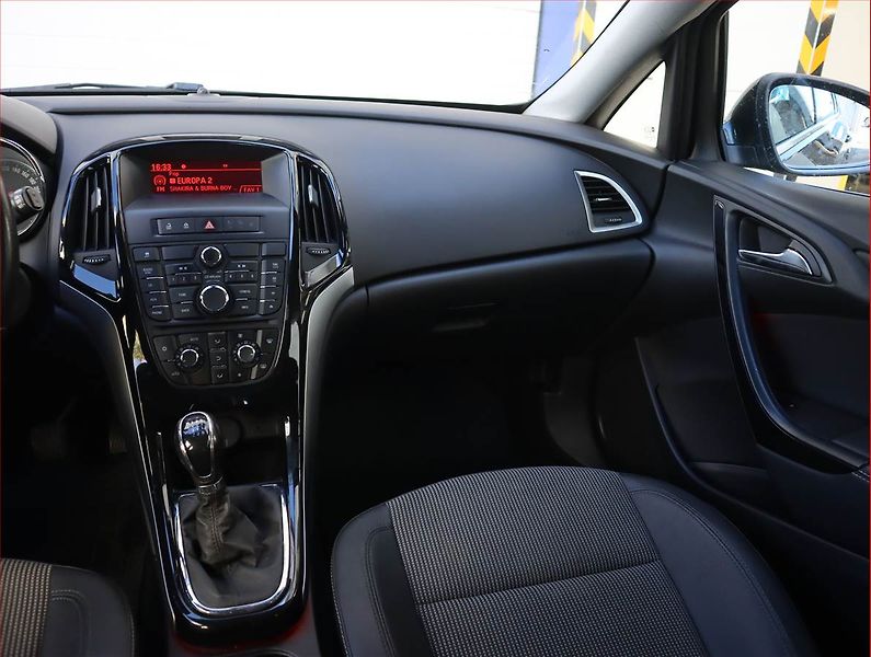 Opel Astra (2015) 1.4 T, Serv.kniha, Tempomat - fotka 8 z 18