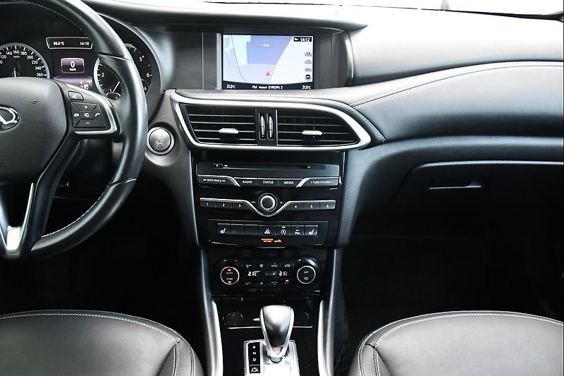 Infiniti QX30 220 CDI 4MATIC PANO ACC - fotka 24 z 52