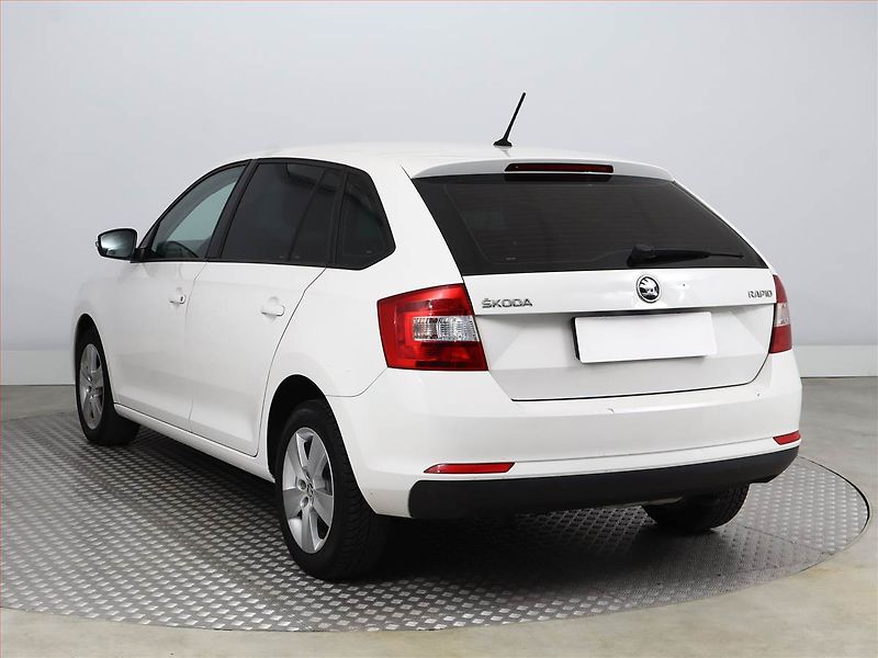 Škoda Rapid (2017) Spaceback 1.2 TSI, Automat - fotka 4 z 13