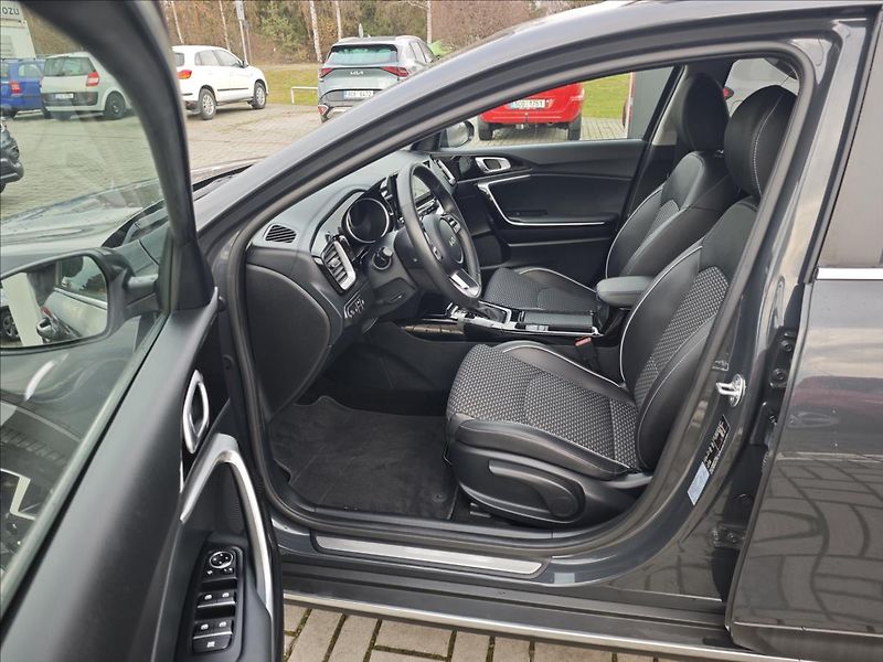 Kia XCeed 1,5 T-GDI 7DCT automat  TOP - fotka 10 z 21