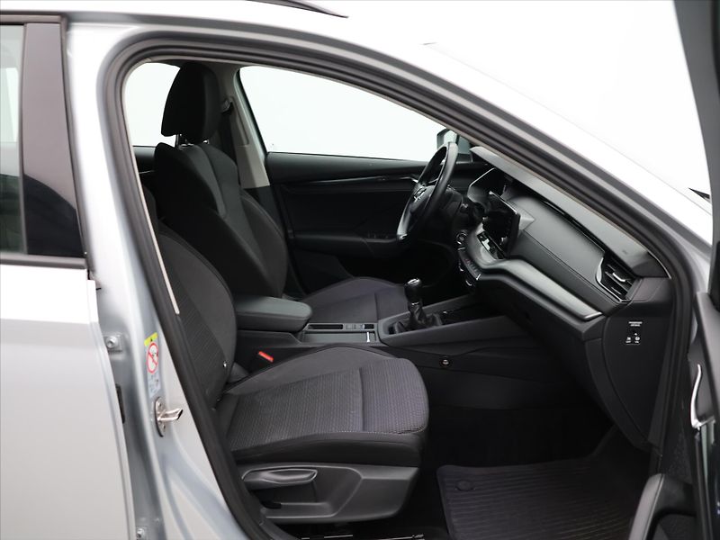 Škoda Octavia 2,0 TDI 85kW Ambition CZ DPH - fotka 12 z 32