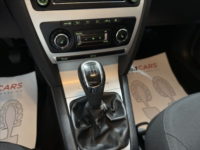 Škoda Octavia 1,4   TSI 90KW 1.MAJ FAMILY - fotka 16 z 37