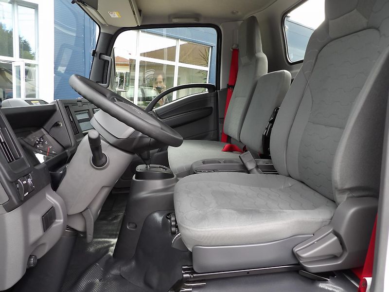 Isuzu M30 (2026) 7,5t 3,0L 150k A/T hák. nosič - fotka 11 z 44