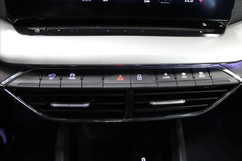 Škoda Octavia 2,0 TDI DSG Style 1.majitel CZ - fotka 24 z 36