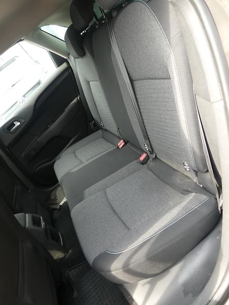 Citroën C4 (2016) 1,2 PureTech 110 MAN5 - fotka 9 z 18