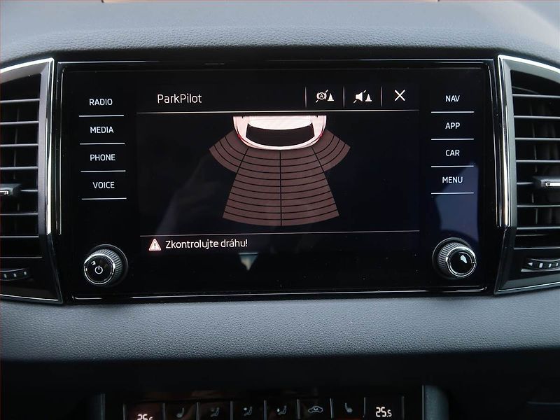 Škoda Karoq (2018) Style 2.0 TDI, 4X4, Automat - fotka 15 z 16