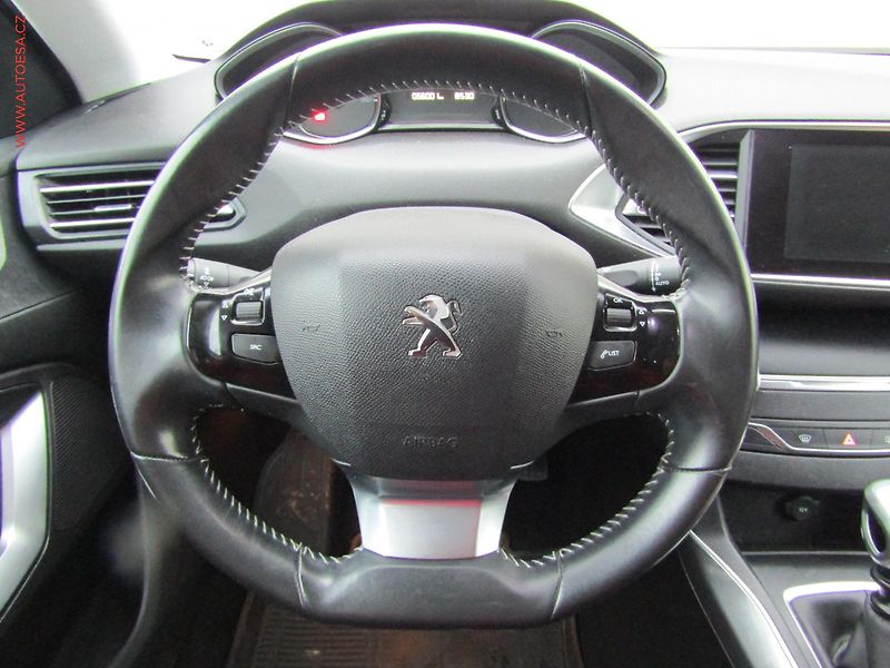 Peugeot 308 (2014) 1.2 PT, ČR, Allure, LED - fotka 16 z 17