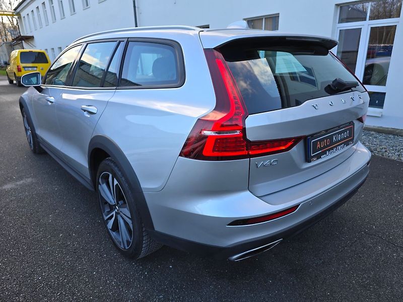 Volvo V60 184kW B5 4x4 CROSS COUNTRY - fotka 5 z 50
