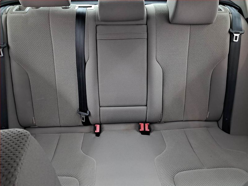 Volkswagen Passat (2009) 1.6 TDI, po STK, slušný stav - fotka 10 z 16