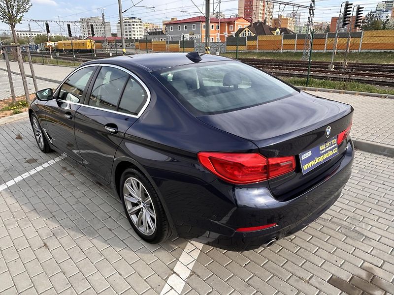 BMW Řada 5 520D XDRIVE, 1. majitel - fotka 29 z 33