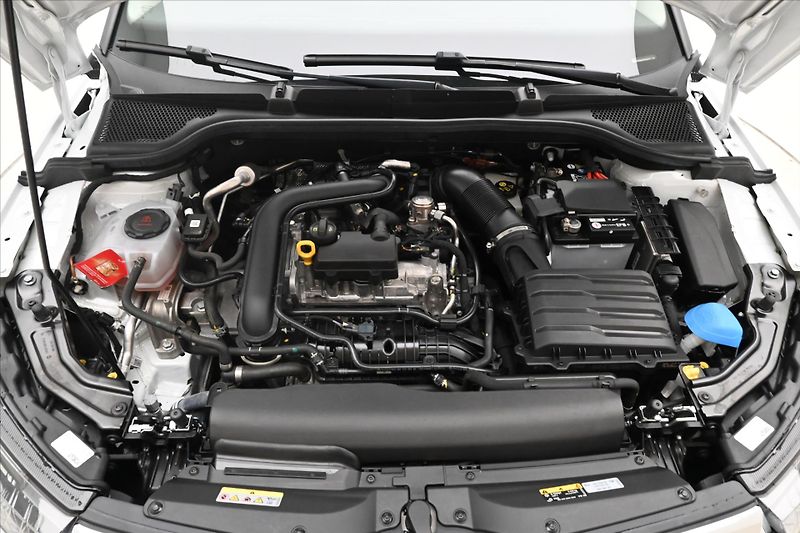 Škoda Kamiq 1,0 TSI 81 kW VIRTUAL NAVI Zár - fotka 9 z 30