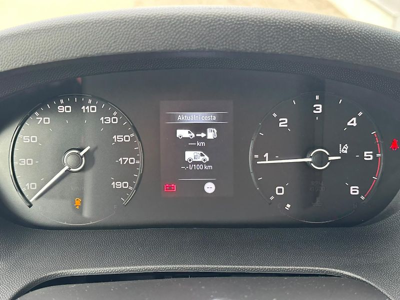 Peugeot Boxer Furgon 3500 L3H2 BlueHDi MAN6 - fotka 14 z 17